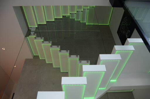 Corian LED - moderne Designtreppe mit corian stufen und led Siller Treppen Design 7