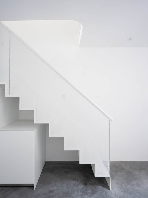Design industriale 2 – Scala in acciaio di grande impatto con una chiara presenza strutturale