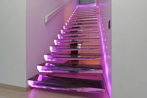 Kragarmtreppe aus Acryl - Kragarm Acryl Treppe 4