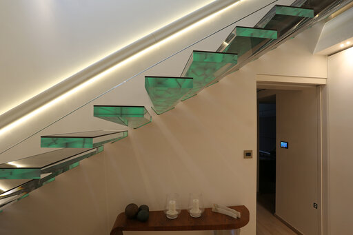 Kragarmtreppe aus Acryl - Kragarm Treppe LED von Siller