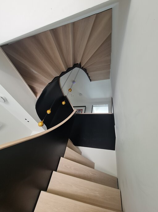 Faltwerktreppe mit Flachstahlgeländer - 96 Wildwood Rd London Siller Treppen Zickzack mit Stahlblech Geländer 7
