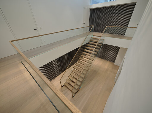 Mistral Monumental - Siller Treppen Design Glastreppe Wangen in einem Stück MünchenPB300167