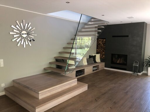 Mistral Edge - schöne schwebende Treppe mit hängendem Glasgeländer Design von Siller Treppen 3