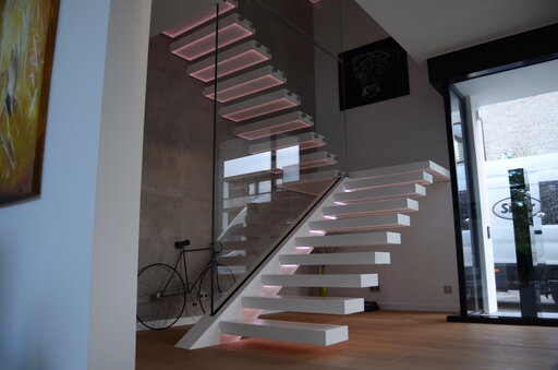 Corian LED - moderne Designtreppe mit corian stufen und led Siller Treppen Design 10