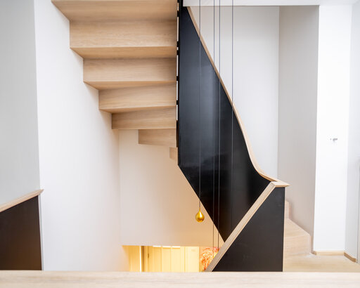 Faltwerktreppe mit Flachstahlgeländer - London Zickzack Holz und Stahlblech Treppen Siller Treppen Bild 019