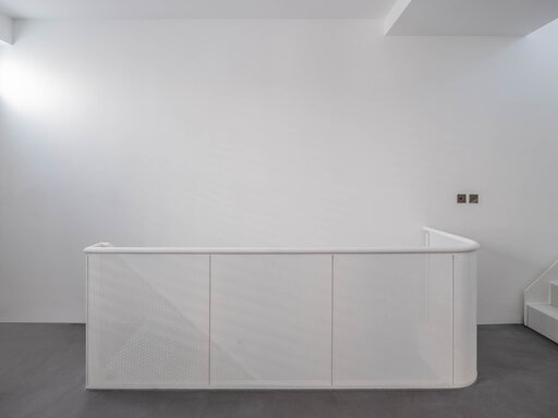 Design industriale 2 – Scala in acciaio di grande impatto con una chiara presenza strutturale