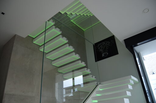 Corian LED - moderne Designtreppe mit corian stufen und led Siller Treppen Design 8
