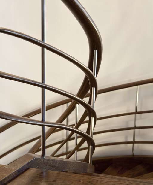 Ringhiera classica con corrimano in legno